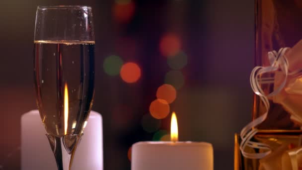 Flute of champagne with lit candles - Metraje, vídeo