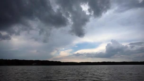 View of beautiful cloudy sky over lake - Záběry, video