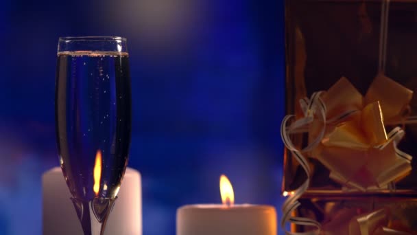 Elegant flute of champagne with candlelight - Video, Çekim