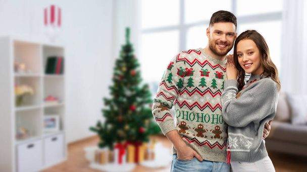 happy couple at christmas ugly sweater party - Foto, imagen