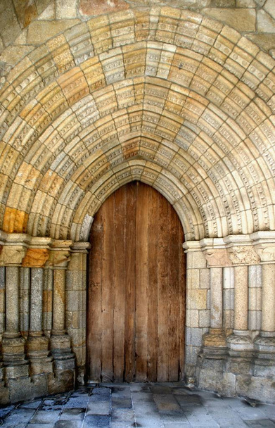 γοτθική πόρτα στον καθεδρικό ναό Viseu, Πορτογαλία - Φωτογραφία, εικόνα