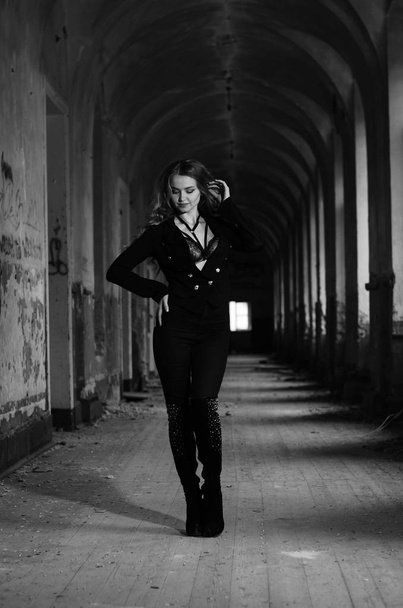 Beautiful fit sexy woman in underwear - black and white photo - Fotografie, Obrázek