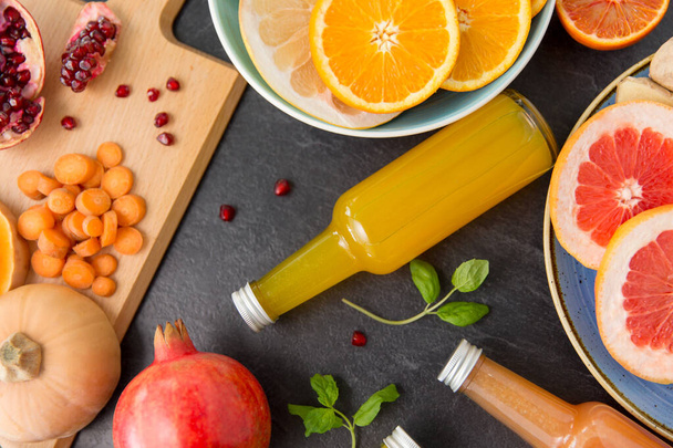 glass bottles of fruit and vegetable juices - Valokuva, kuva