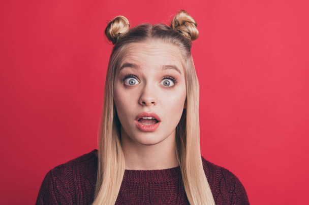 Close up photo of young beautiful youth girl unable to believe new information she knows with surprised facial expression mouth eyes open widely isolated over vivid color red background - Fotografie, Obrázek