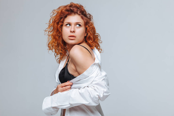 Sexy Redhead girl in bare shoulder - Valokuva, kuva