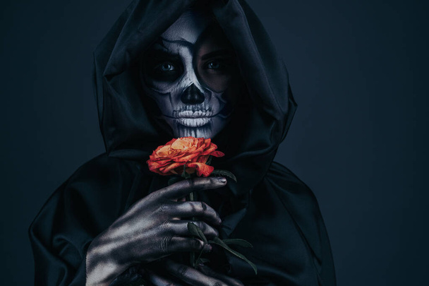 Female death with dried rose - Foto, Imagem