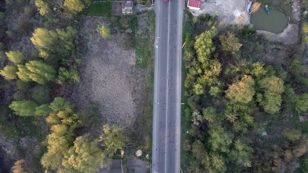 carretera, vista de pájaro, tiro con dron 4k
 - Foto, Imagen