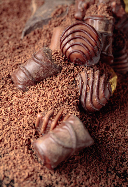 Doces de chocolate polvilhados com chips de chocolate
. - Foto, Imagem