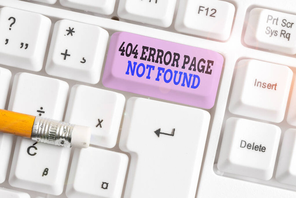 Kelime yazma metni 404 Hata Sayfası Bulunamadı. Sunucudaki Web sayfası için iş konsepti beyaz arkaplan anahtar alanının üzerinde boş not kağıdıyla kaldırıldı ya da taşındı. - Fotoğraf, Görsel