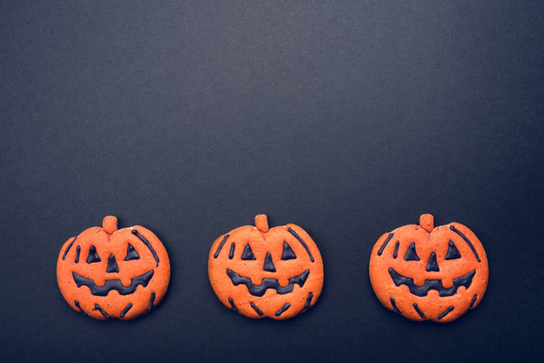 Dark background with halloween pumpkins. - Фото, зображення