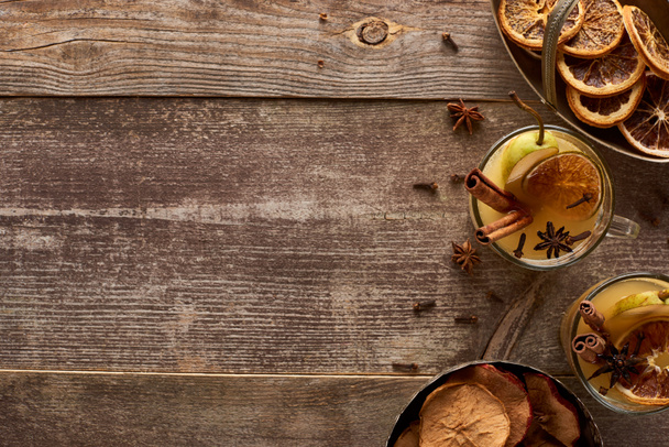 top view of traditional pear mulled wine with spices on wooden rustic table with copy space - Foto, afbeelding