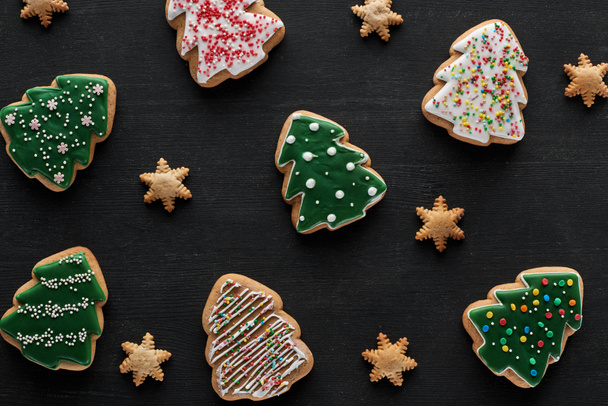 delicious glazed Christmas cookies on black background - Fotografie, Obrázek