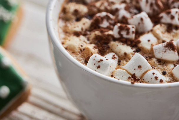 close up view of cacao with marshmallow in mug - Foto, Bild
