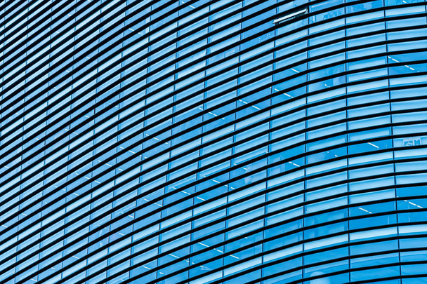 Hermoso rascacielos de oficinas de negocios con vidrio de ventana
 - Foto, imagen