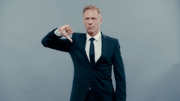 businessman in suit showing thumb down  - Záběry, video