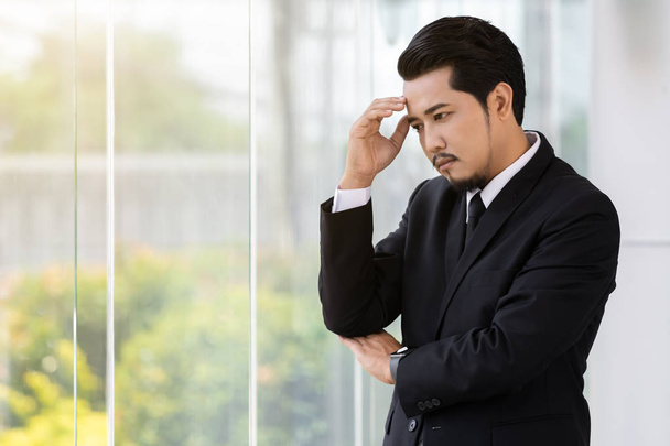 stressed business man thinking about problem in office - Φωτογραφία, εικόνα