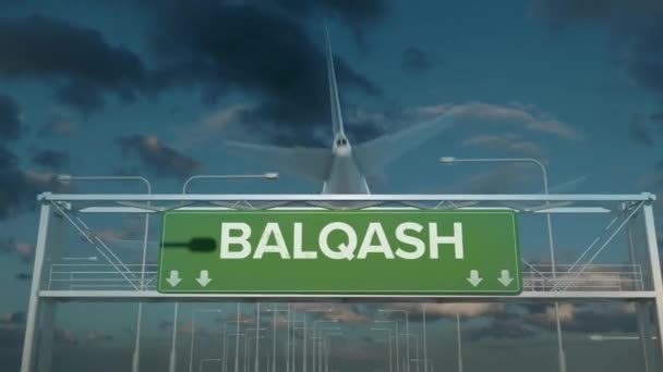 samolot lądujący w Balqash Kazakhstan - Materiał filmowy, wideo