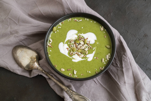 緑野菜の自家製クリームスープ - 写真・画像