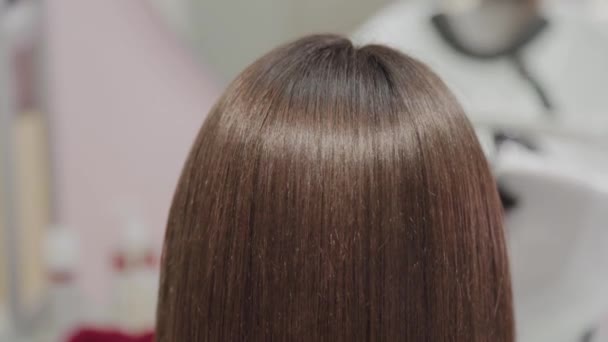 Az eredmény a haj kiegyenesítése a fodrász. - Felvétel, videó