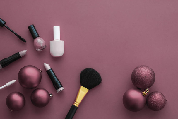 Makyaj ve kozmetik ürünleri. Güzellik markası Noel Sali için. - Fotoğraf, Görsel