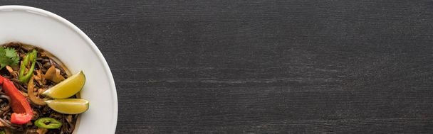 top view of meat thai noodles on wooden grey surface, panoramic shot - Foto, Imagem
