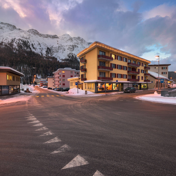St Moritz al mattino, Svizzera
 - Foto, immagini