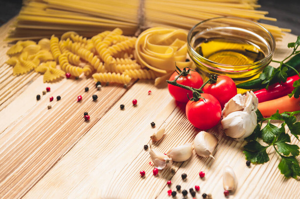 Ízletes étvágygerjesztő olasz spagetti tészta összetevők konyha - Fotó, kép