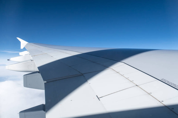Крыло самолета
 - Фото, изображение