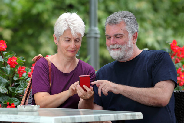 Older adult couple in outdoor cafe - Foto, imagen