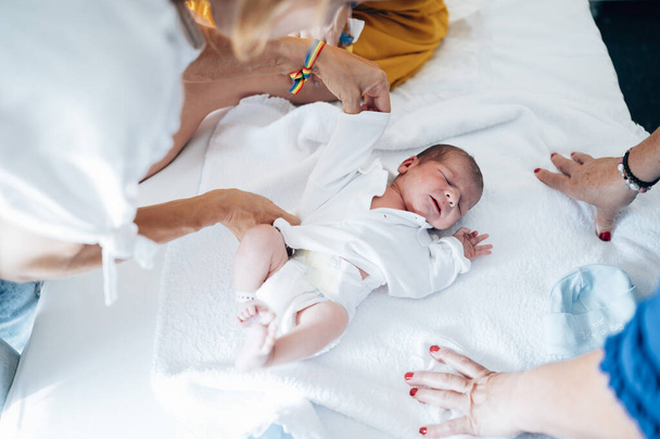 nouveau-né pleurant à l'hôpital
 - Photo, image