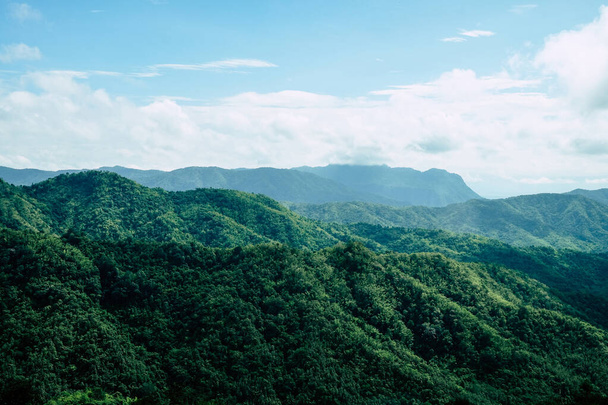 Vista de las montañas en el distrito de Khao Kho Provincia de Phetchabun, norte de Tailandia
.  - Foto, Imagen