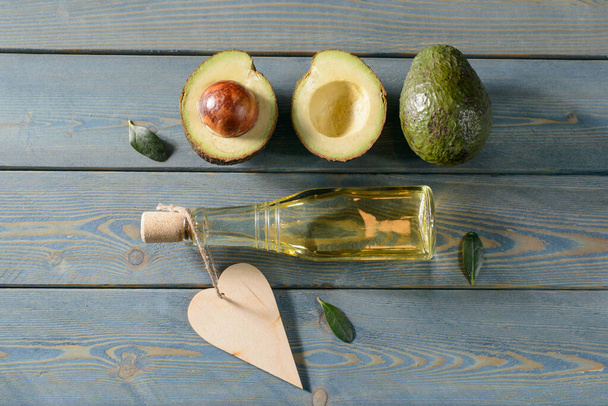 Avocado oil bottle - 写真・画像