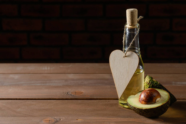 Avocado oil in bottle - Foto, immagini