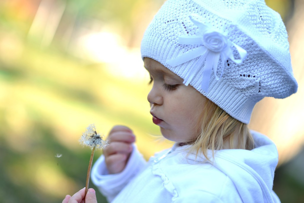 Child with dandelion - Photo, Image