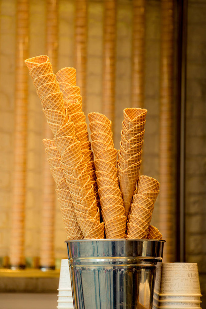 Cones de sorvete de waffle vazio em vista
 - Foto, Imagem