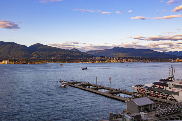 Puerto Sea Plane en el centro de Vancouver, Columbia Británica, Canadá - Foto, imagen