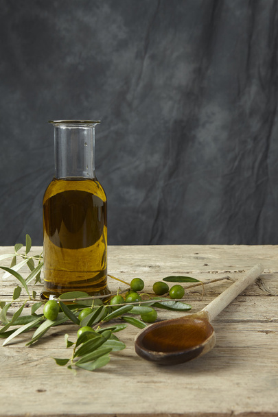 Olive branch and olive oil - Foto, afbeelding