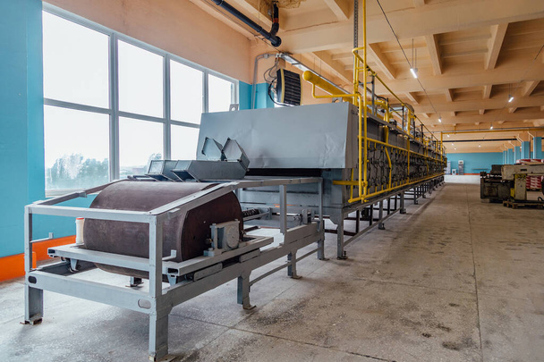 Ligne de production d'usine de confiserie. Machines-outils
 - Photo, image