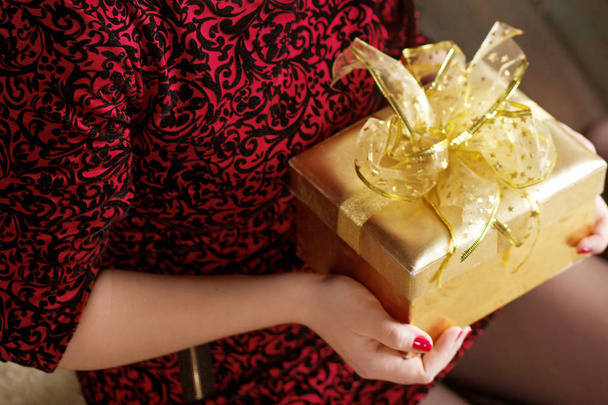 lWoman's  hands holding gold gift box. Christmas, new year, birt - Foto, Imagem