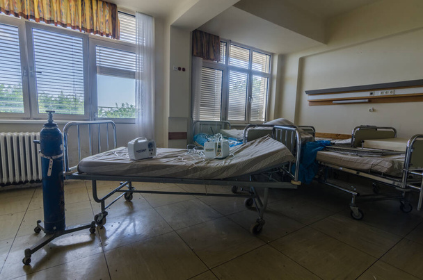 Luftmatratzenpumpen am Krankenbett - Foto, Bild