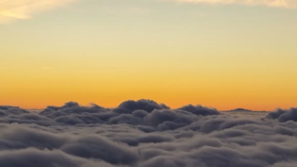 sol se levanta sobre las nubes 2
 - Metraje, vídeo