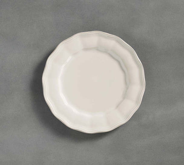 Eenvoudige moderne kleurplaat - Simple Sketch servies collectie - Witte kleur servies borden - Foto, afbeelding