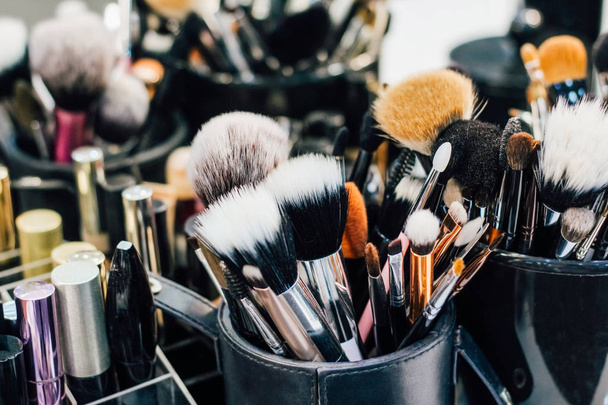 Professional set of make-up brushes ready to work. Cosmetic Close-up brush, powder, set of different objects for makeup artist and cosmetics - Foto, imagen