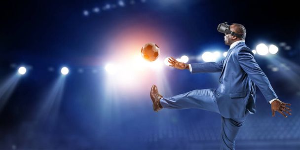 Black businessman on virtual reality football match - Foto, Bild