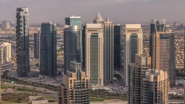 Ντουμπάι Marina ουρανοξύστες και jumeirah λίμνη πύργους θέα από την κορυφή εναέρια timelapse στα Ηνωμένα Αραβικά Εμιράτα. - Πλάνα, βίντεο