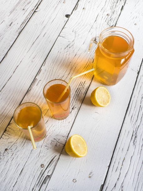 Organický kvašený čajový nápoj Kombucha s citronem - Fotografie, Obrázek