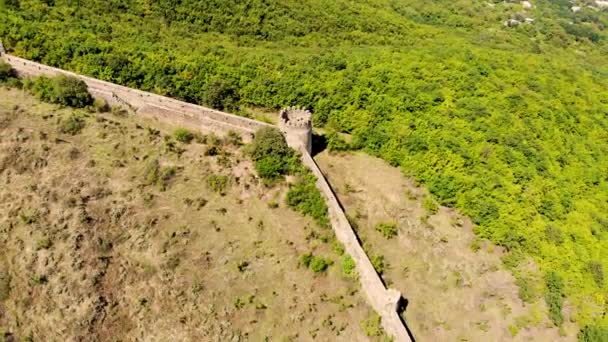 Volo aereo di ritorno dalle mura della vecchia fortezza nella città di Signagi, Georgia
 - Filmati, video