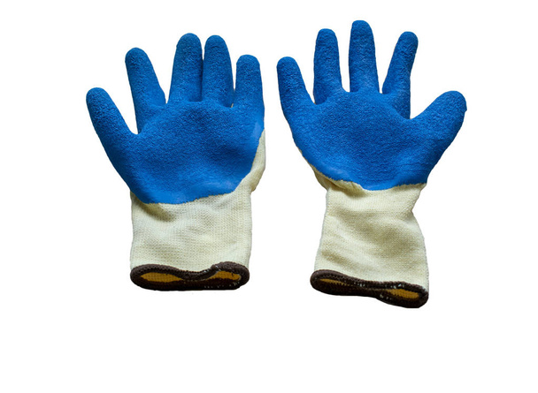 Geïsoleerde constructie rubberen handschoenen op een witte achtergrond. Blauwe beschermende handschoenen voor constructie en gebruik met bijtende stoffen. Rubber handschoenen voor reparatie. - Foto, afbeelding