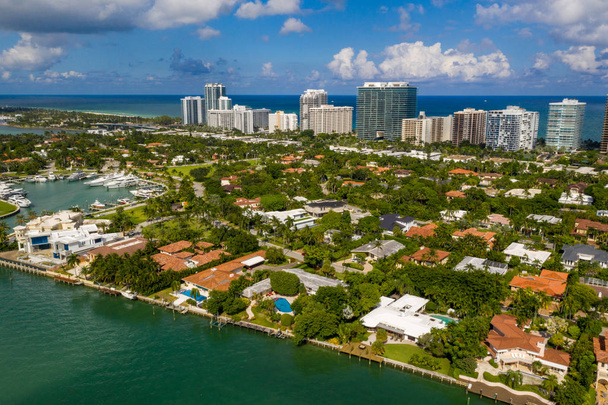 Роскошные дома с воздуха Bal Harbour Florida USA
 - Фото, изображение