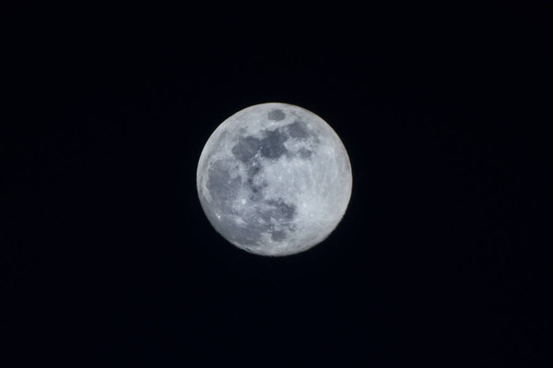 lua cheia no preto o céu
 - Foto, Imagem